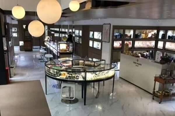 霍尔果斯寄卖奢侈品店
